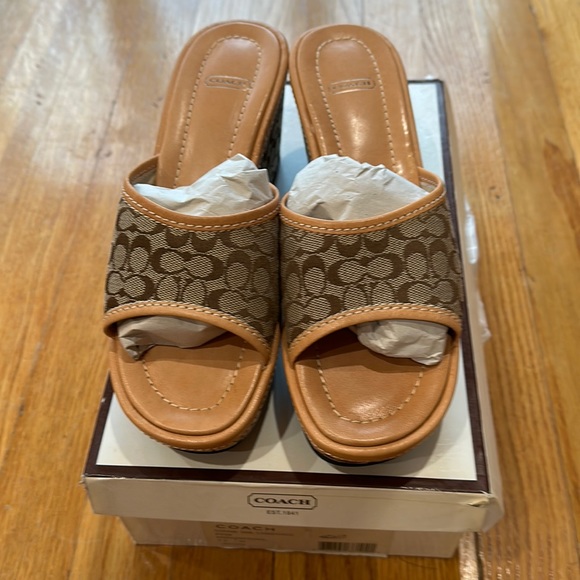 COACH Sandals NIB - Picture 1 of 11
